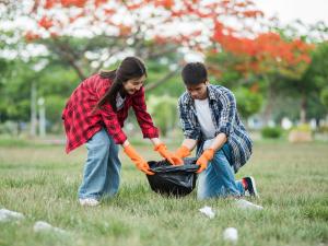 Students volunteering at park cleanup for school community service